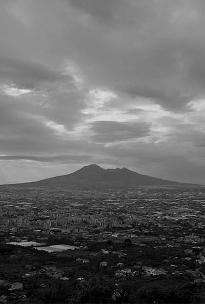 POMPEI: BELOW THE CLOUDS